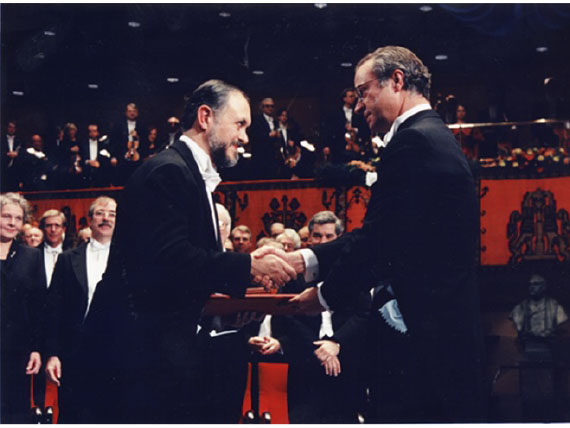 El premio nobel mexicano Mario Molina y los clorofluorocarbonos 