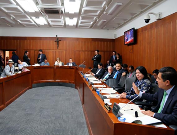 La Comisión Séptima del Senado aprueba el proyecto que busca remunerar a médicos residentes