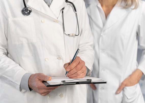 La vocación quirúrgica y humana en la medicina, según el médico urólogo Michael Mauricio Cote Revelo