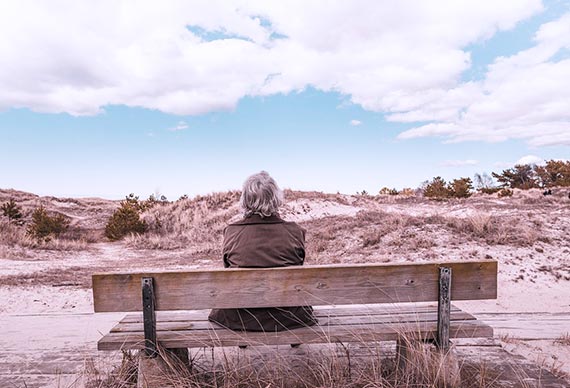 Aumenta el maltrato a personas ancianas