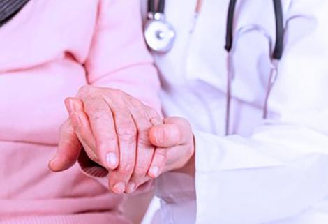 Los médicos españoles pedirán que la relación médico-paciente se reconozca como patrimonio de la humanidad