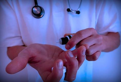 Falso médico indemnizará a familiares de mujer que murió luego de cirugía