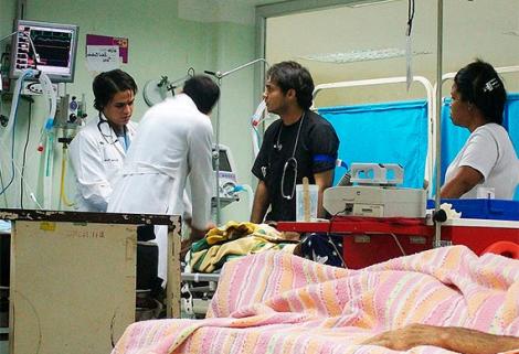 El 90 % de los médicos que ejercen en las UCI colombianas está en riesgo de padecer agotamiento profesional