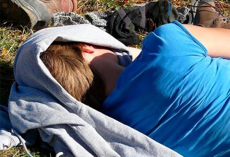 Los jóvenes insatisfechos con su relación amorosa duermen peor