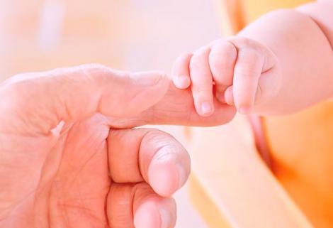 MinSalud se pronuncia sobre la licencia de maternidad en casos de parejas homoparentales
