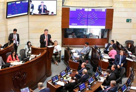 Con una adición de $500 mil millones para el sector salud, se aprueba el presupuesto general de la Nación para 2018