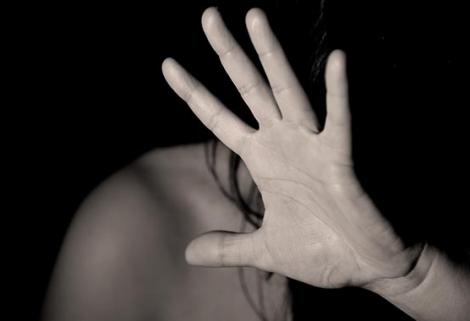 Cinco pasos que el personal de salud puede dar para apoyar a las mujeres que han sufrido violencia