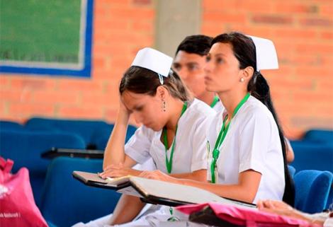 Estudio revela mobbing y sobrecarga laboral que afectan al personal de enfermería 