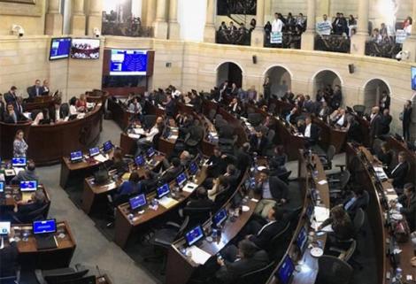 El congreso aprueba en último debate el proyecto de ley que busca remunerar a los residentes médicos 