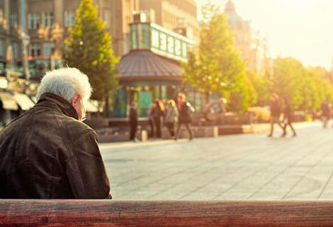Vivir en vecindarios más verdes podría hacer más lento el deterioro cognitivo en personas mayores