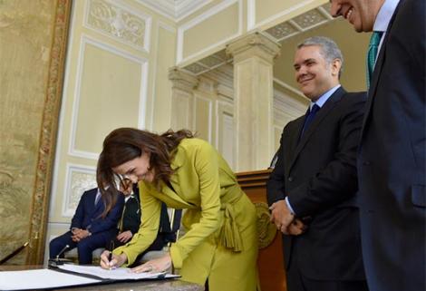 Juliana Pungiluppi se posesiona como nueva Directora General del ICBF