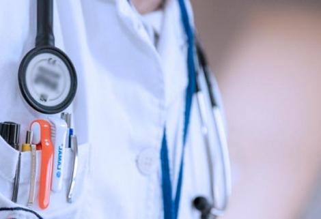 Médicos denuncian que Esimed debe más de 700 millones de pesos a profesionales de la salud en todo el país