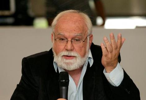 Entrevista con el presidente de la Fundación para la Investigación y el Desarrollo de la Salud y la Seguridad Social, el doctor Félix León Martínez Martín.