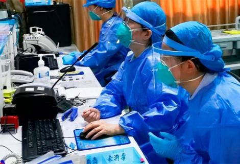 El director de la OMS afirma que el coronavirus es el "enemigo público número uno" para el mundo entero.